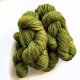 100% Schafwolle gefärbt mit Schafgarbe & Indigo - grün